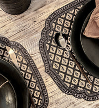 Set de table en vinyle découpé noir Jaipur