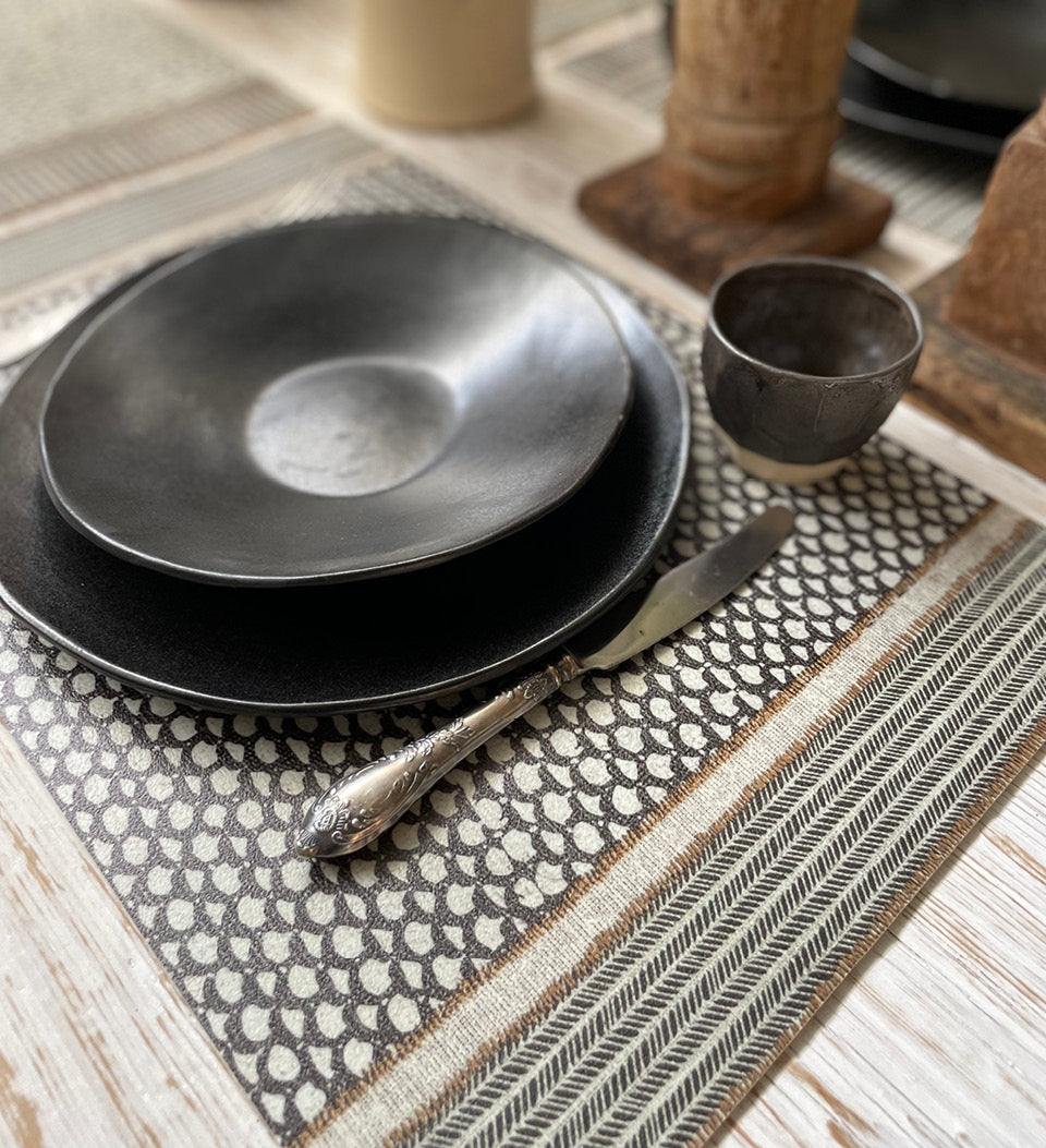 Set de table en vinyle à écailles tribales