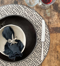 Set de table rond en vinyle noir Poppy