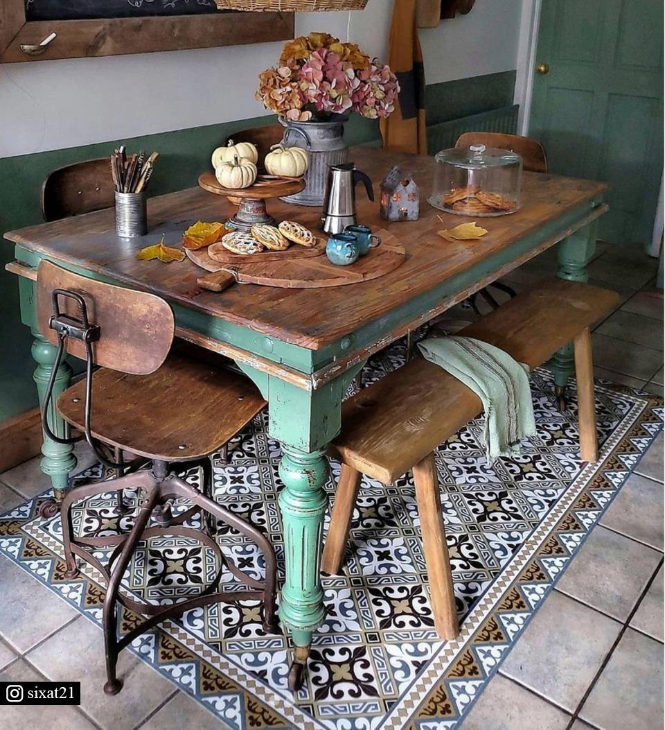 Flor de Lis Classic Vinyl Rug