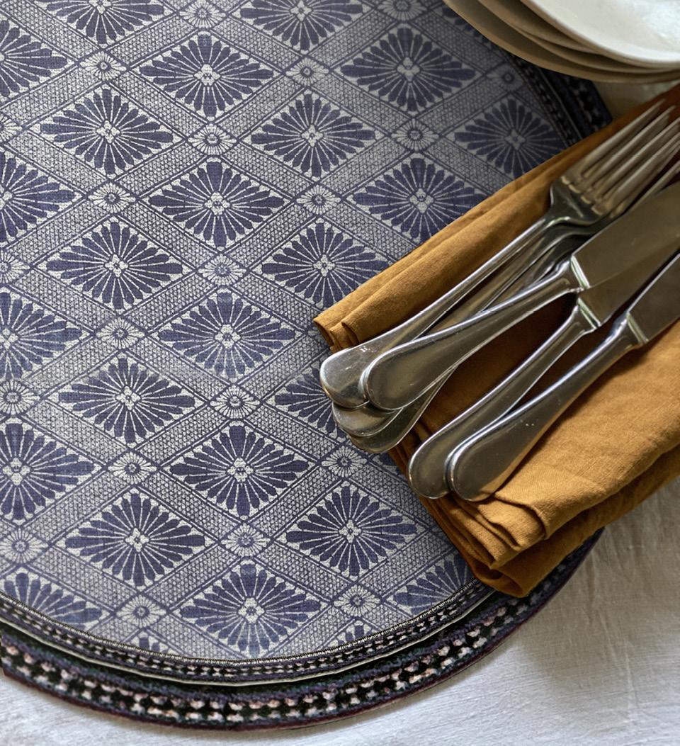 Royal Indigo Diamond Round Vinyl Placemat