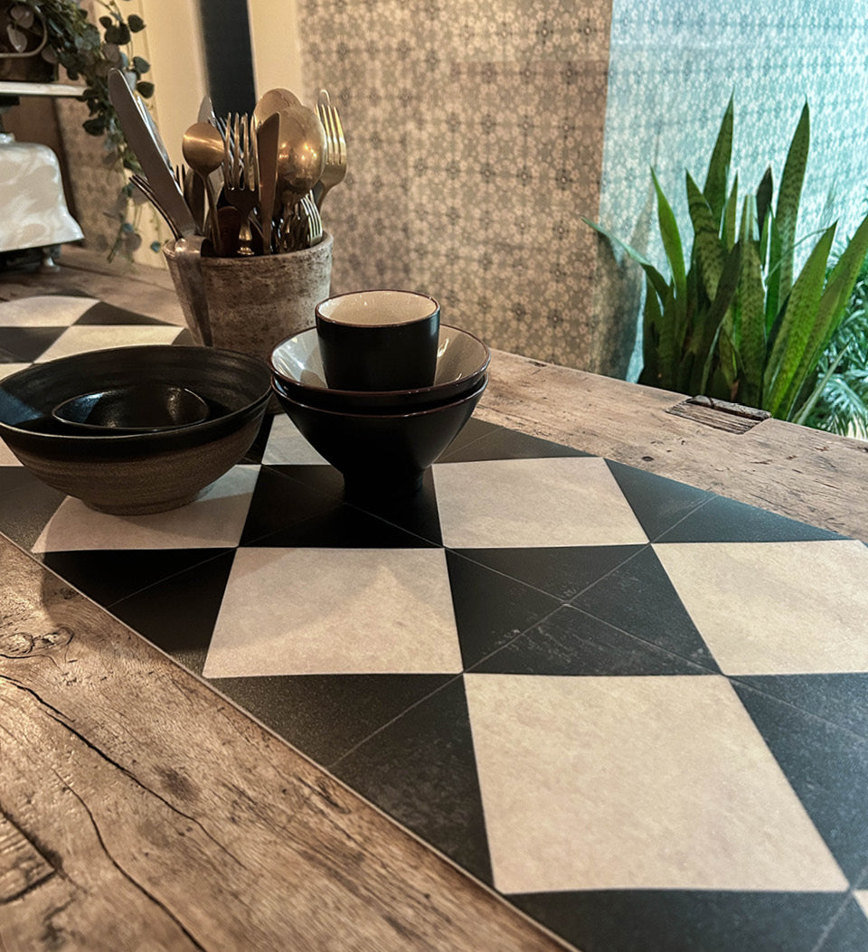 beija Gambit Vinyl Table Placemat