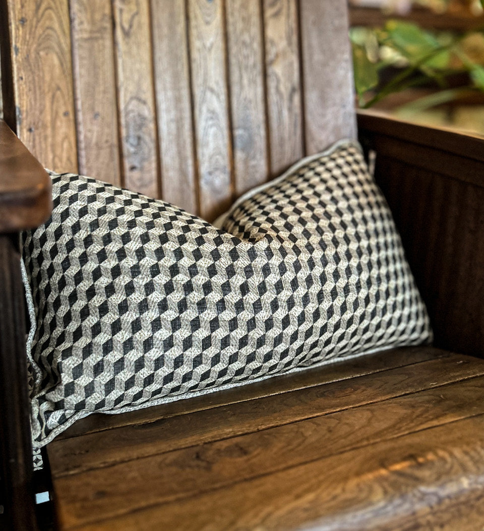beija Cube Black & White Cushion – Beija Flor World