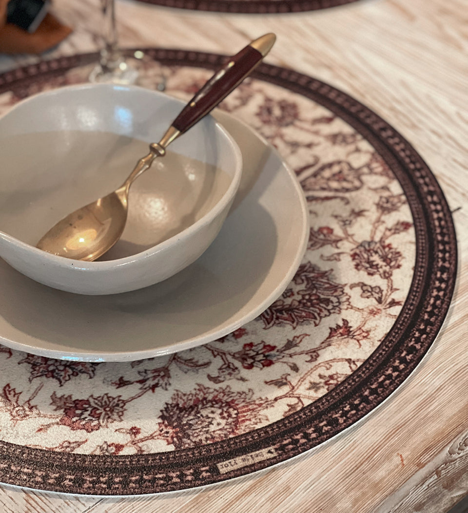 beija Bohemian Garden Vinyl Round Placemat